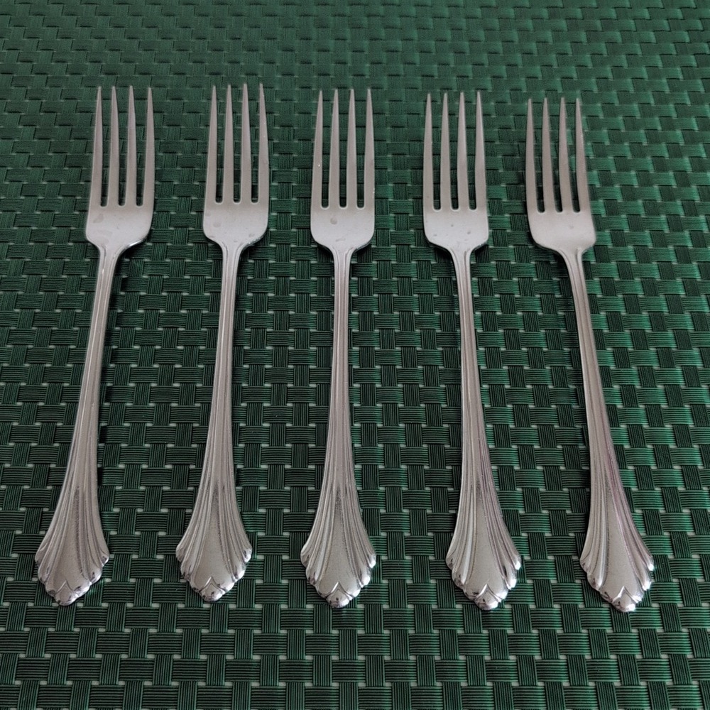 Oneida BANCROFT Dinner Forks Set Lot of 5 Stainless Flare Tip Ridged Glossy USA
